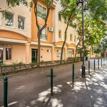 Beautiful Three Bedrooms Apartment With Free Parking Close To The Danube Coast Budapest Exterior foto
