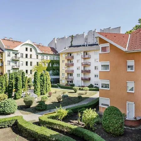 Beautiful Three Bedrooms Apartment With Free Parking Close To The Danube Coast Budapest Exterior foto