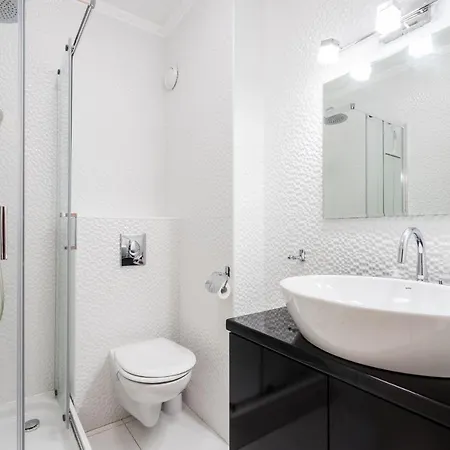Beautiful Three Bedrooms Apartment With Free Parking Close To The Danube Coast Budapest Exterior foto