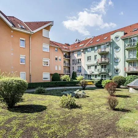 Beautiful Three Bedrooms Apartment With Free Parking Close To The Danube Coast Budapest Exterior foto