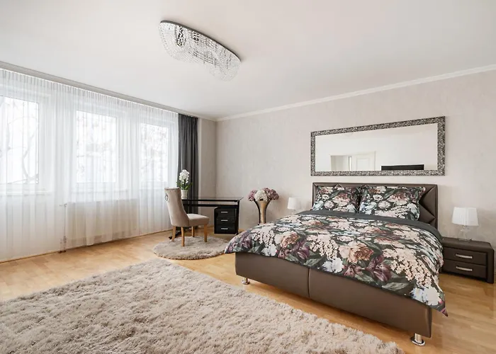 Beautiful Three Bedrooms Apartment With Free Parking Close To The Danube Coast