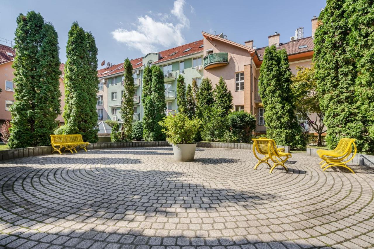 Appartamento Beautiful Three Bedrooms With Free Parking Close To The Danube Coast Budapest
