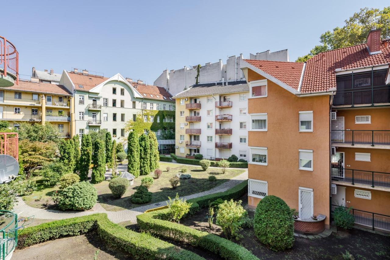 Beautiful Three Bedrooms With Free Parking Close To The Danube Coast Appartamento