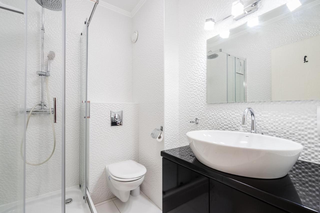 Beautiful Three Bedrooms With Free Parking Close To The Danube Coast