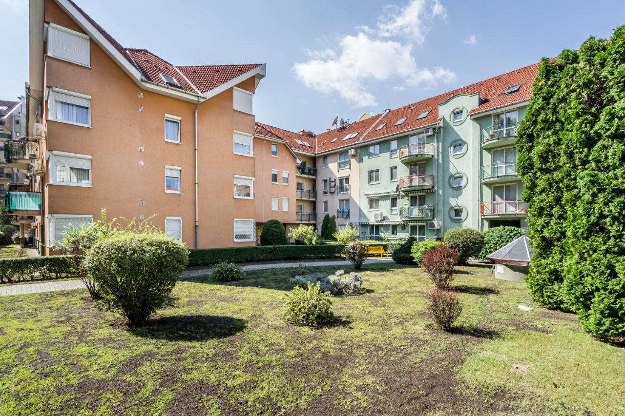 Appartamento Beautiful Three Bedrooms With Free Parking Close To The Danube Coast