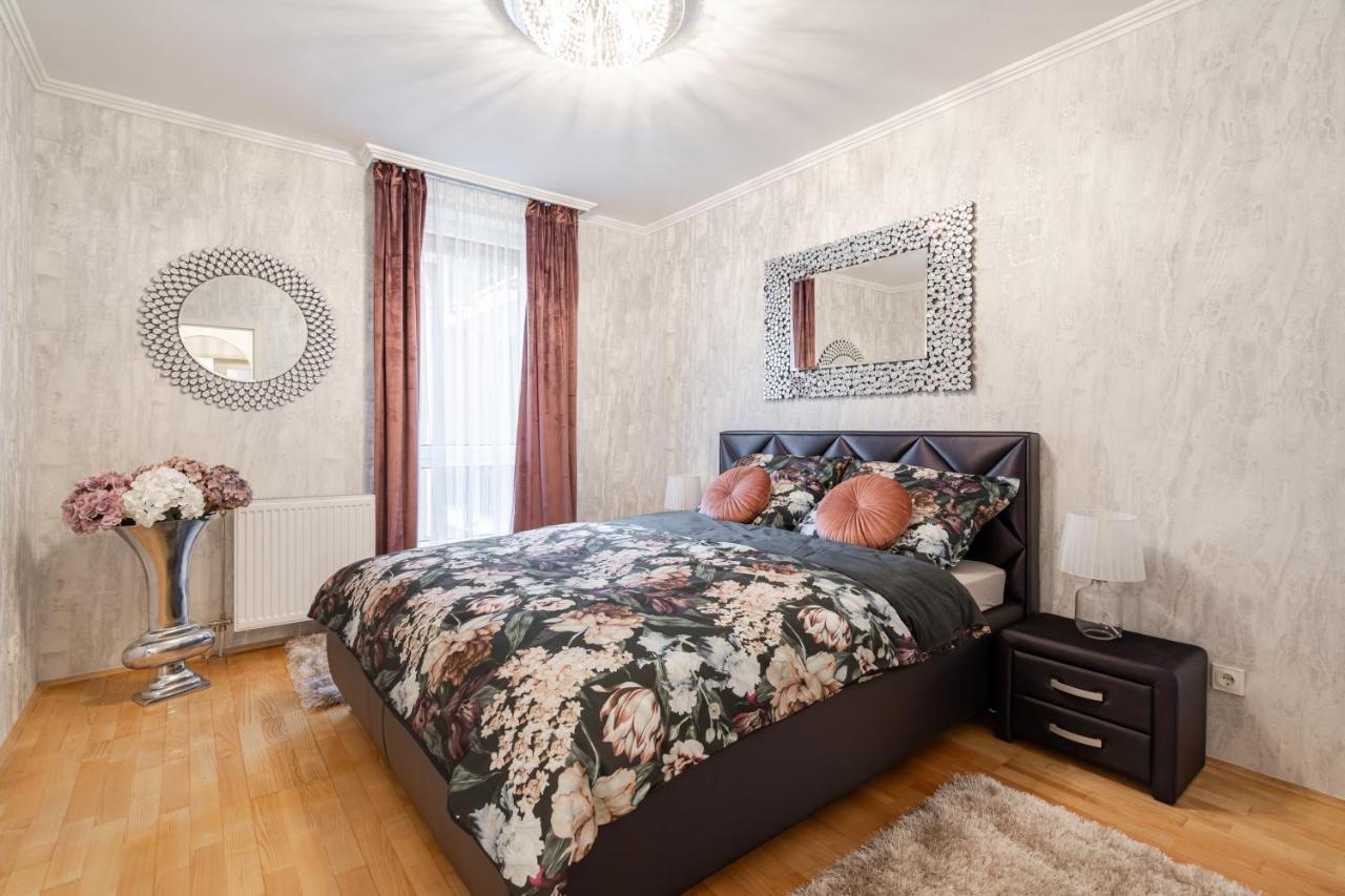 Appartamento Beautiful Three Bedrooms With Free Parking Close To The Danube Coast *