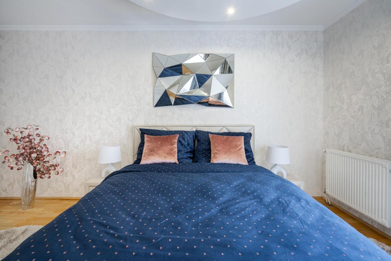 Appartamento Beautiful Three Bedrooms With Free Parking Close To The Danube Coast *
