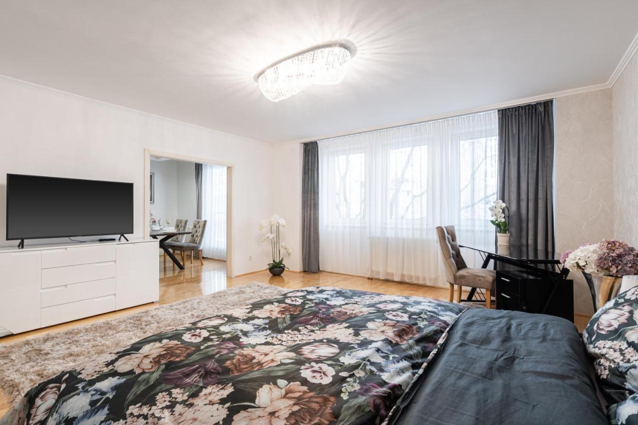 Appartamento Beautiful Three Bedrooms With Free Parking Close To The Danube Coast Budapest