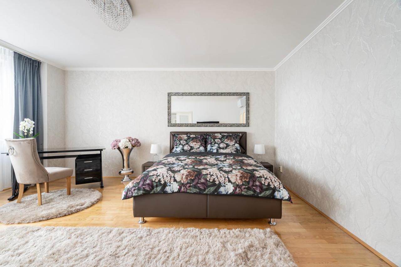 Beautiful Three Bedrooms With Free Parking Close To The Danube Coast * Budapest