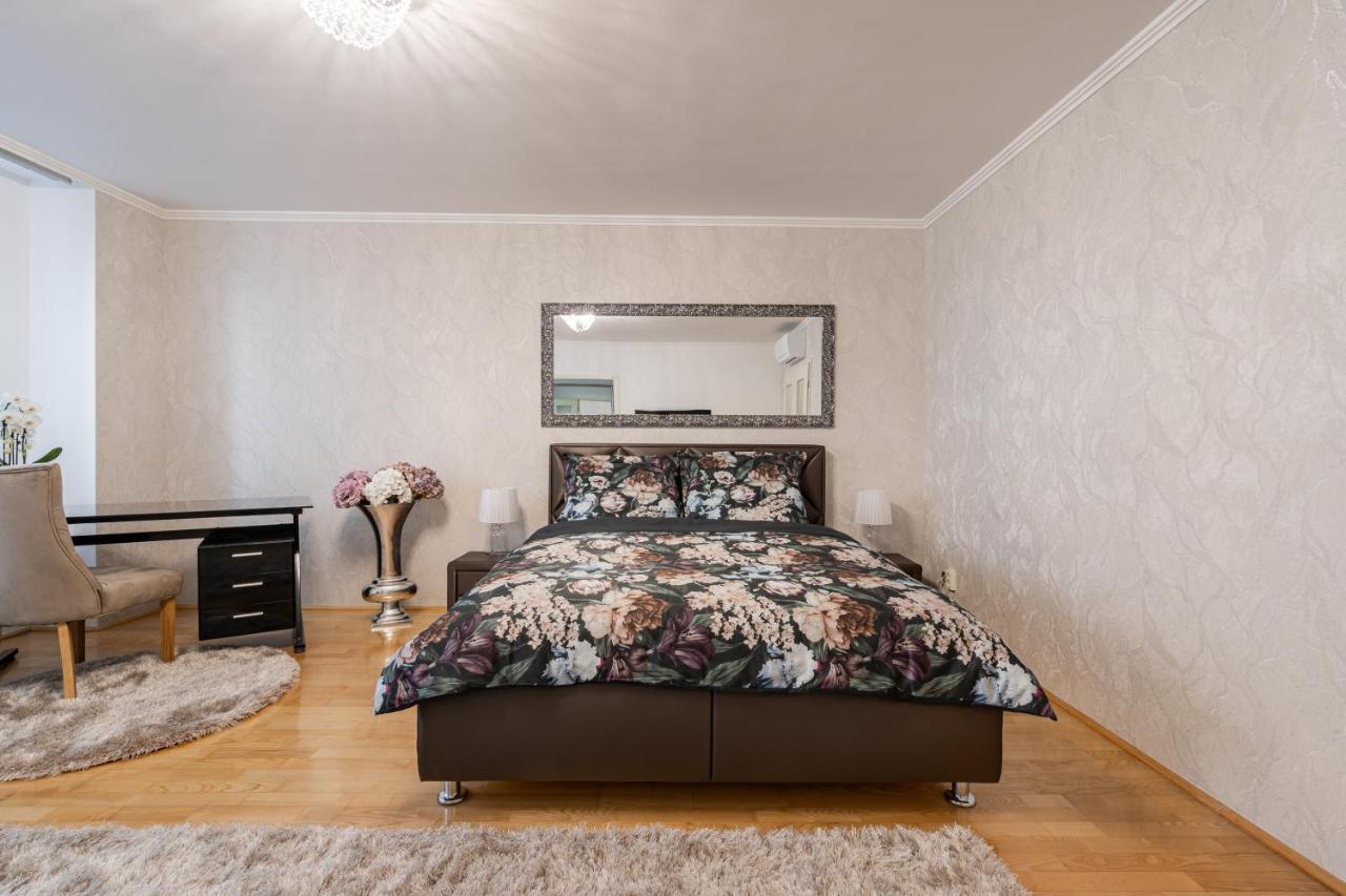 Appartamento Beautiful Three Bedrooms With Free Parking Close To The Danube Coast