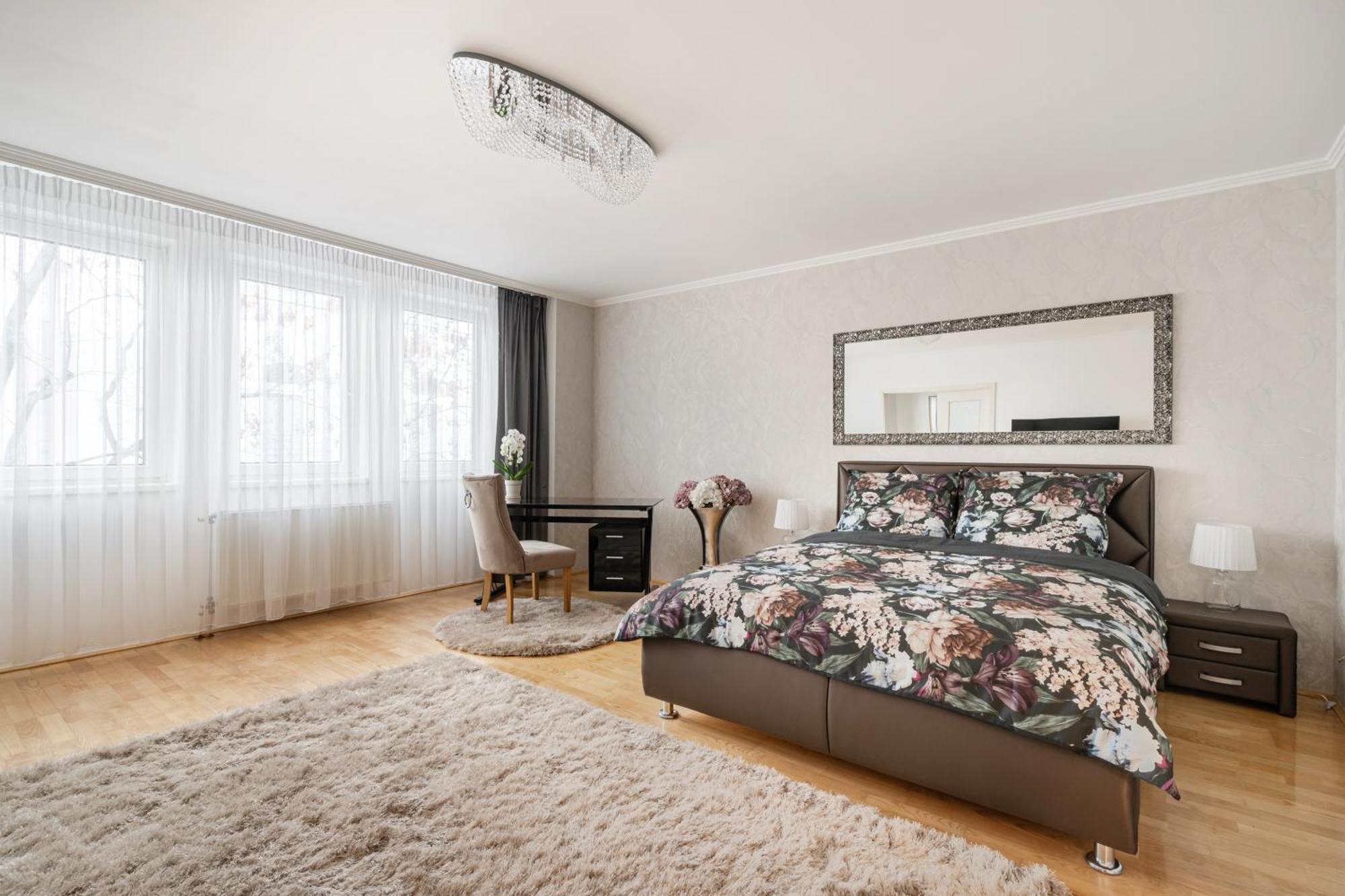 Appartamento Beautiful Three Bedrooms With Free Parking Close To The Danube Coast
