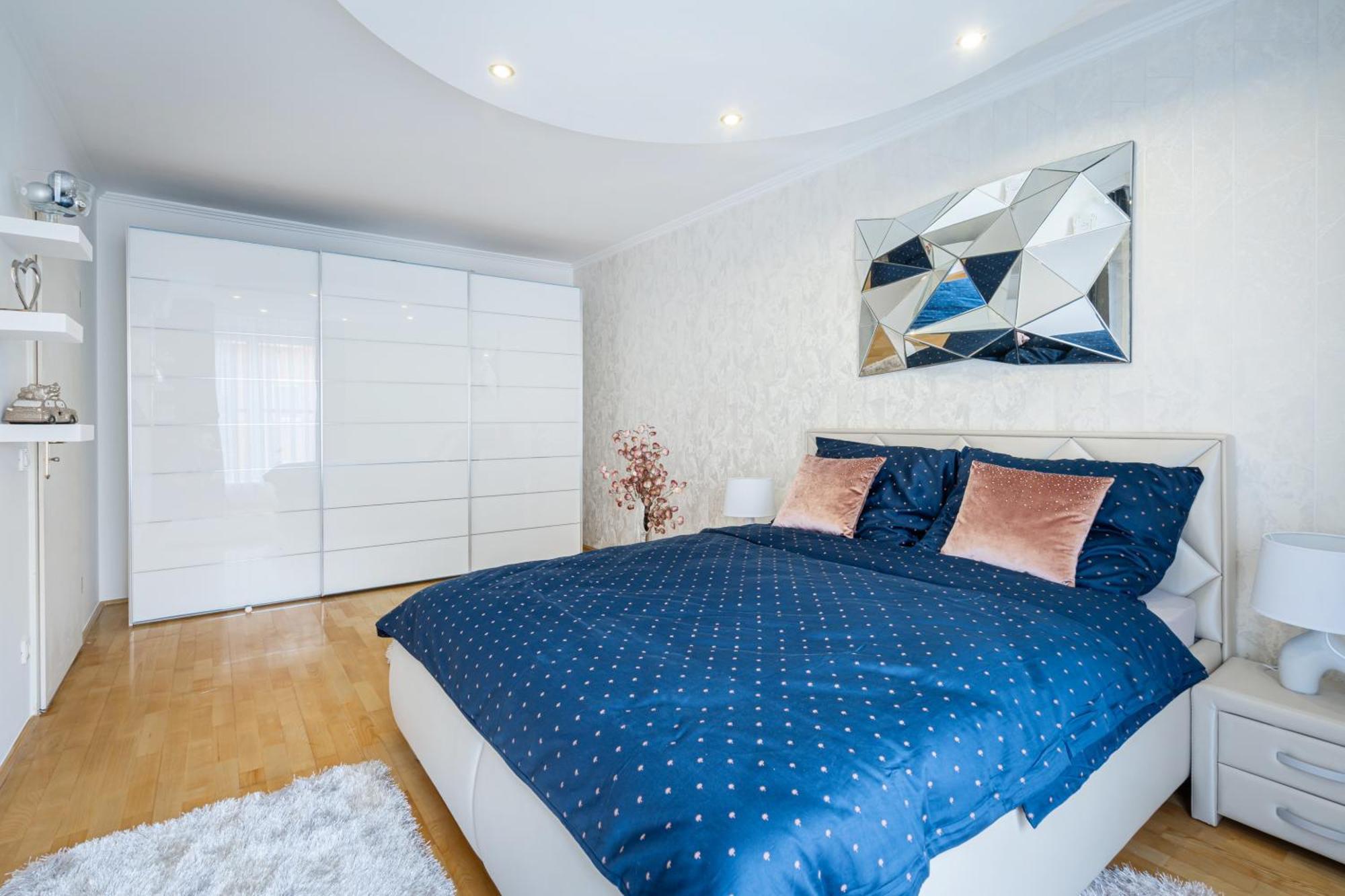 Beautiful Three Bedrooms With Free Parking Close To The Danube Coast Appartamento