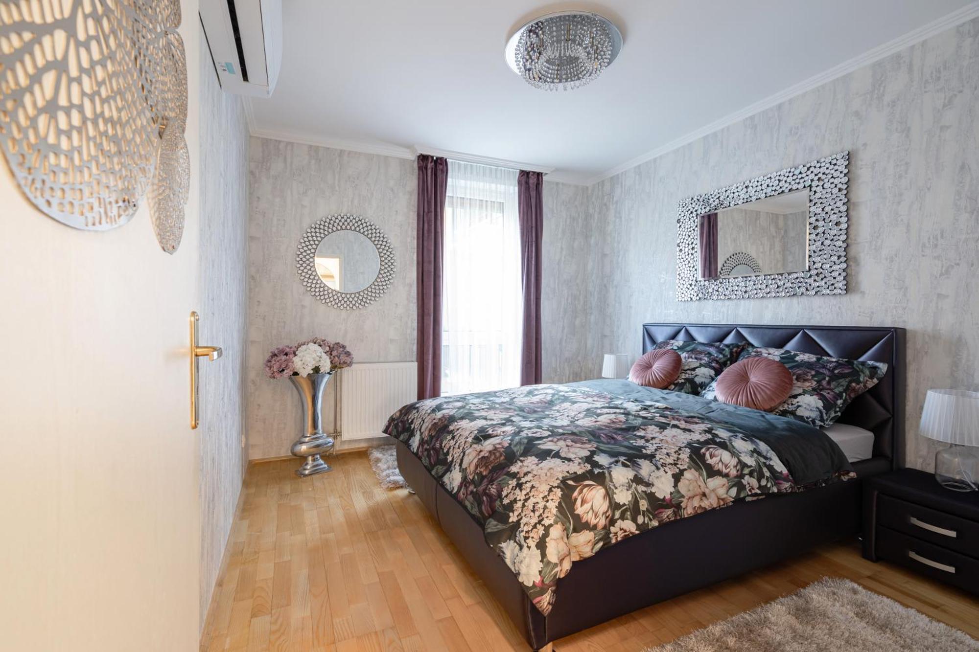 Beautiful Three Bedrooms With Free Parking Close To The Danube Coast