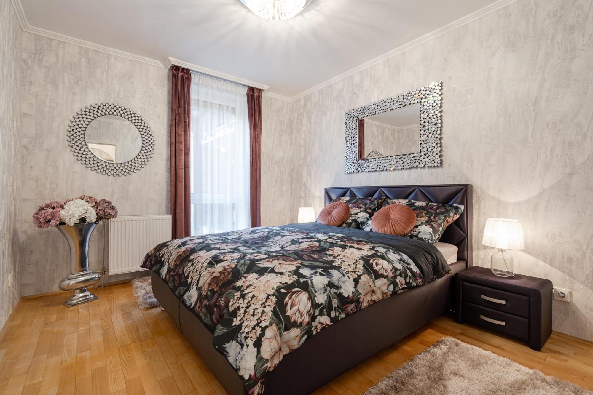 Appartamento Beautiful Three Bedrooms With Free Parking Close To The Danube Coast